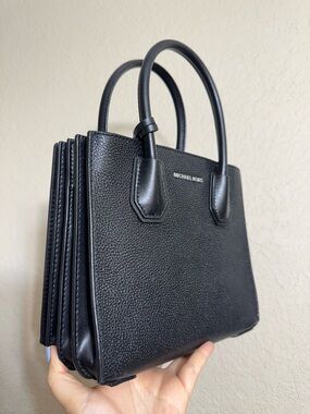 Michael Kors Mercer messenger Black Pebbled Leather Crossbody Satchel